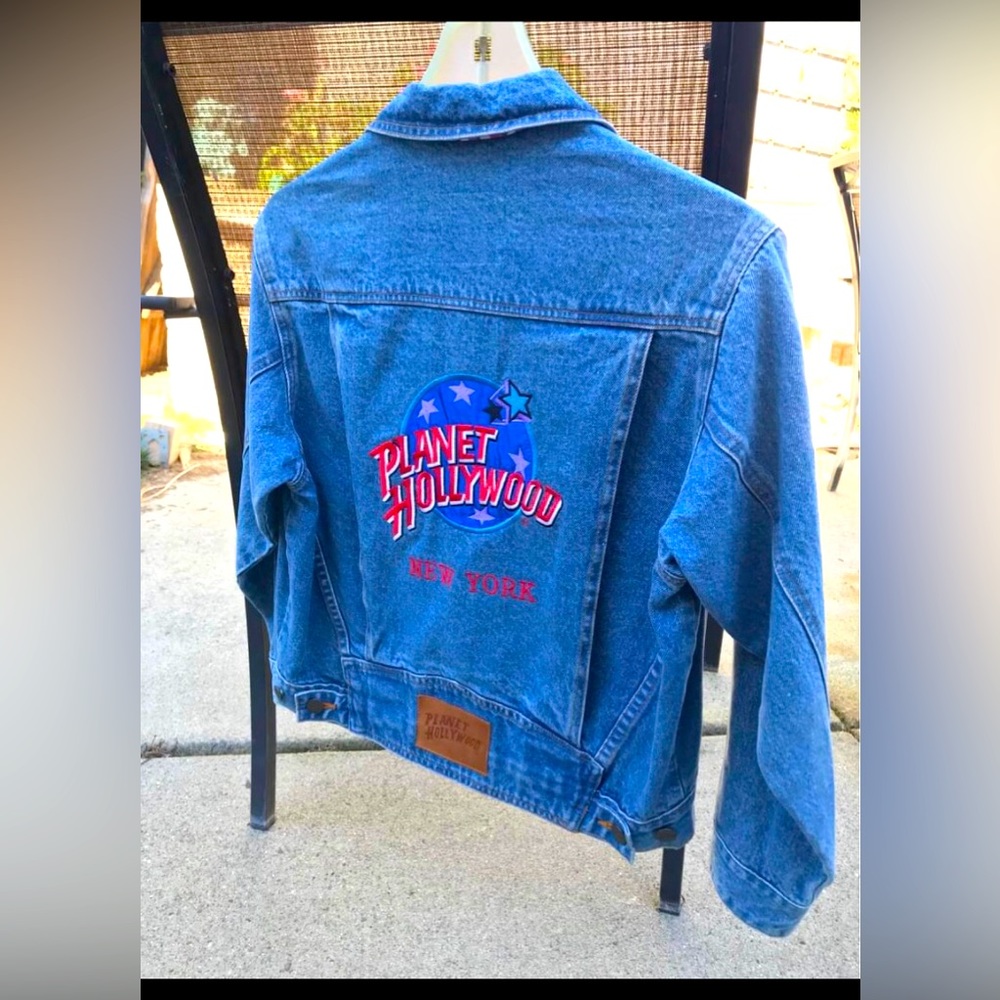 NEW NEVER WORN VINTAGE PLANET HOLLYWOOD NEW YORK DENIM JACKET SIZE LARGE/MEDIUM